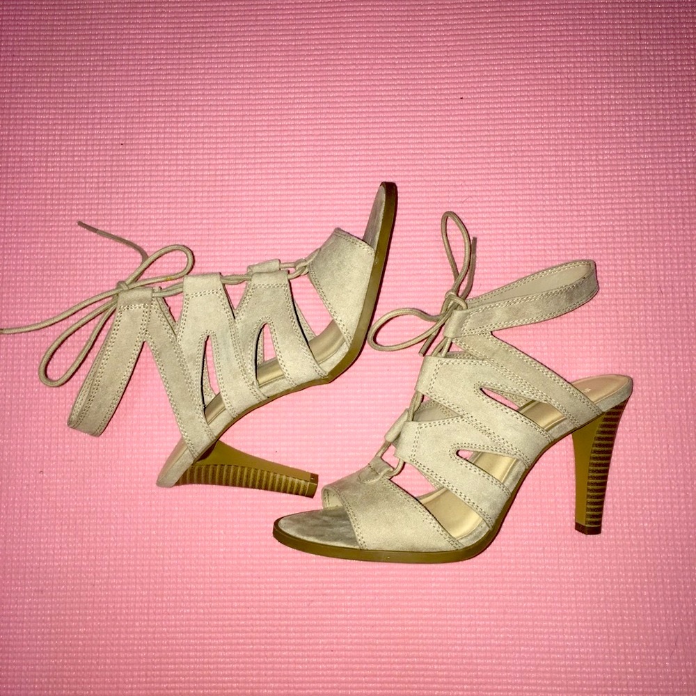 Vera Wang SV heel